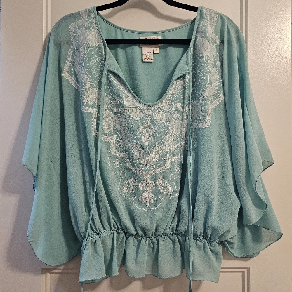 Green Flutter Sleeve Blouse with Ruffled Hem